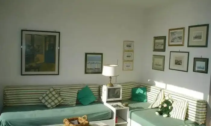Rexer-La-Maddalena-Appartamento-per-vacanza-SALONE-con-angolo-cottura