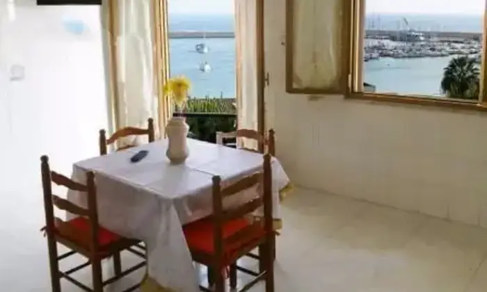 Rexer-Sciacca-Appartamento-con-vista-sul-porto-turistico-Sciacca-CUCINA