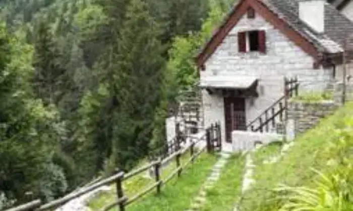 Rexer-Varzo-Bilocale-recentemente-ristrutturata-SALONE