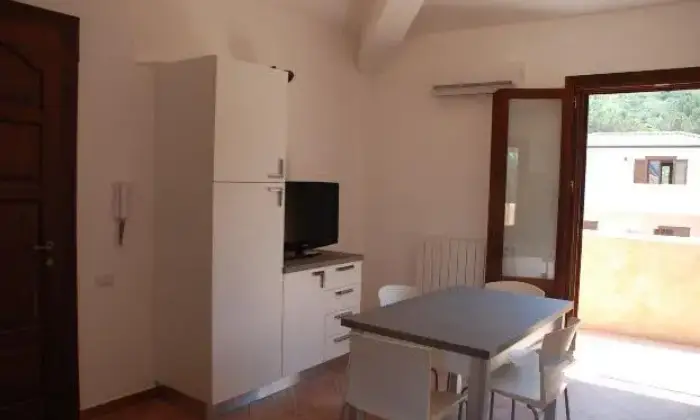 Rexer-Campofelice-di-Roccella-Bilocale-arredato-con-terrazzo-SALONE