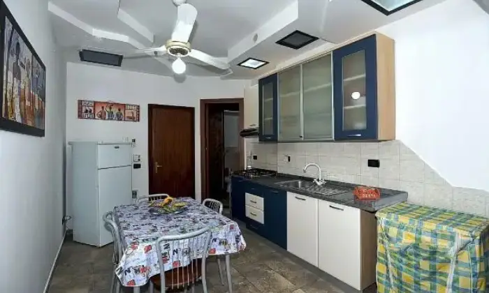 Rexer-Monreale-Bivano-Ristrutturato-con-mobili-nuovi-Climatizzato-CUCINA