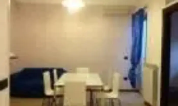Rexer-Bari-Un-posto-letto-a-studentessa-in-doppia-ampia-e-luminosa-SALONE