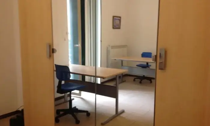 Rexer-Bari-Un-posto-letto-a-studentessa-in-doppia-ampia-e-luminosa-CAMERA-DA-LETTO
