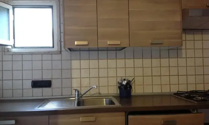 Rexer-Bari-Un-posto-letto-a-studentessa-in-doppia-ampia-e-luminosa-CUCINA