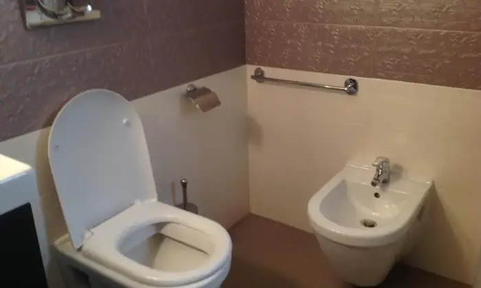 Rexer-Bari-Un-posto-letto-a-studentessa-in-doppia-ampia-e-luminosa-BAGNO