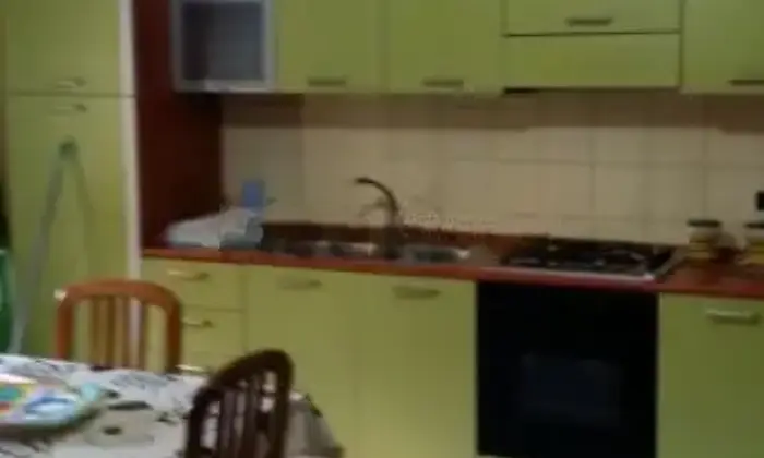 Rexer-Leonforte-Affitto-di-trilocale-in-via-Marinuzzi-Leonforte-CUCINA