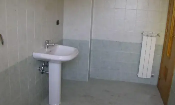 Rexer-Giugliano-in-Campania-Trilocale-rifinito-BAGNO