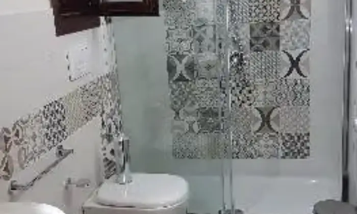 Rexer-Noto-Bilocale-appena-ristrutturato-in-centro-per-studenti-BAGNO