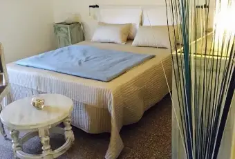 Rexer-Lerici-Luminoso-e-silenzioso-quadrilocale-in-centro-comodo-ai-mezzi-e-ai-servizi-CAMERA-DA-LETTO