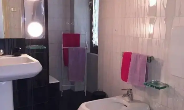 Rexer-Lerici-Luminoso-e-silenzioso-quadrilocale-in-centro-comodo-ai-mezzi-e-ai-servizi-BAGNO