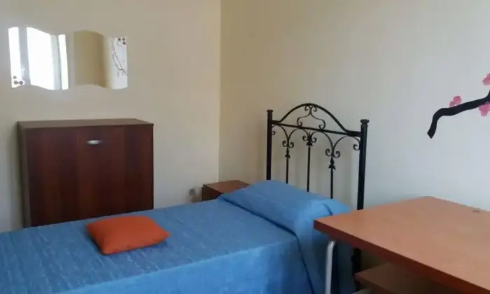 Rexer-Roma-Stanza-singola-per-ragazza-CAMERA-DA-LETTO