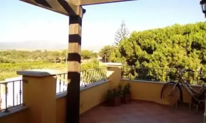 Rexer-Valledoria-Tranquillo-e-ampio-trilocale-vista-mare-TERRAZZO