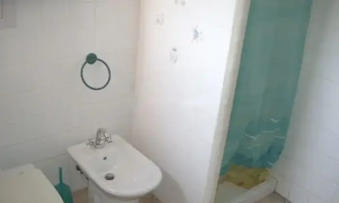 Rexer-San-Teodoro-Grazioso-bilocale-al-piano-terra-con-giardino-BAGNO