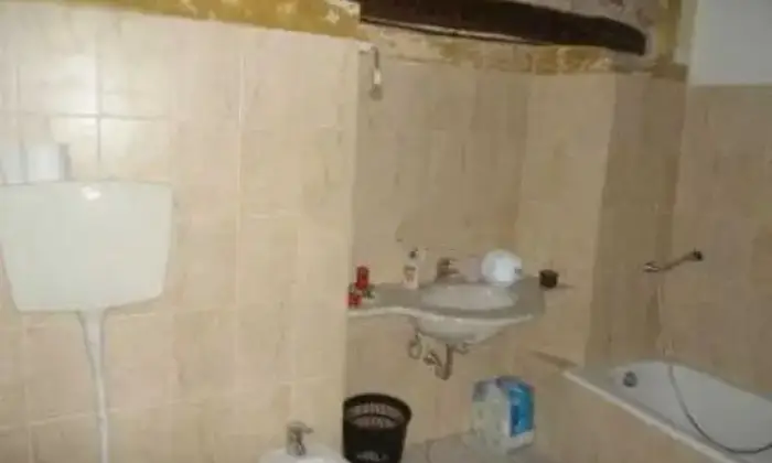 Rexer-Vicopisano-Casalecascina-su-due-piani-con-terreno-BAGNO
