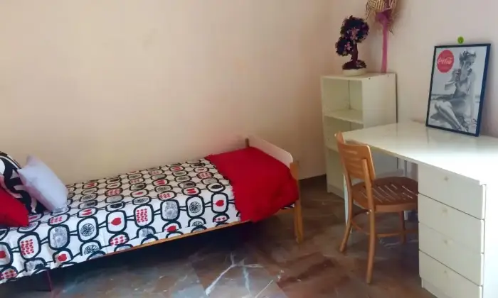 Rexer-Roma-Due-spaziose-camere-singole-per-studente-CAMERA-DA-LETTO
