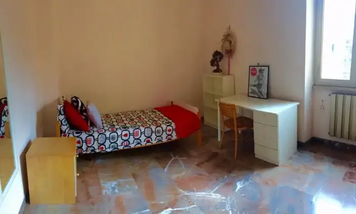 Rexer-Roma-Due-spaziose-camere-singole-per-studente-CAMERA-DA-LETTO