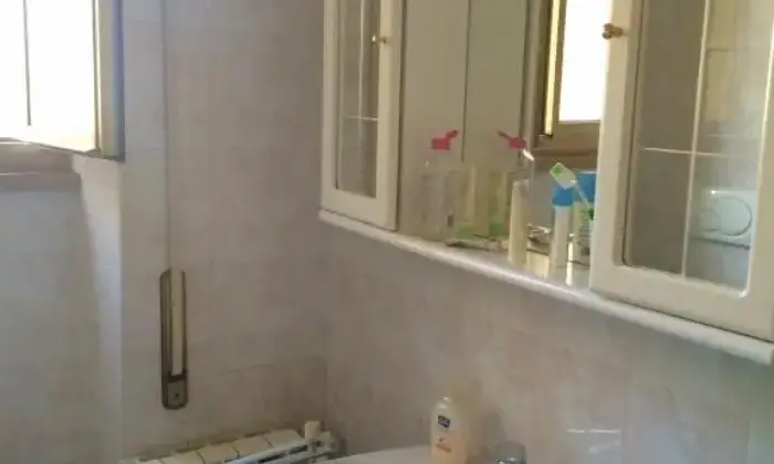 Rexer-Roma-Due-spaziose-camere-singole-per-studente-BAGNO
