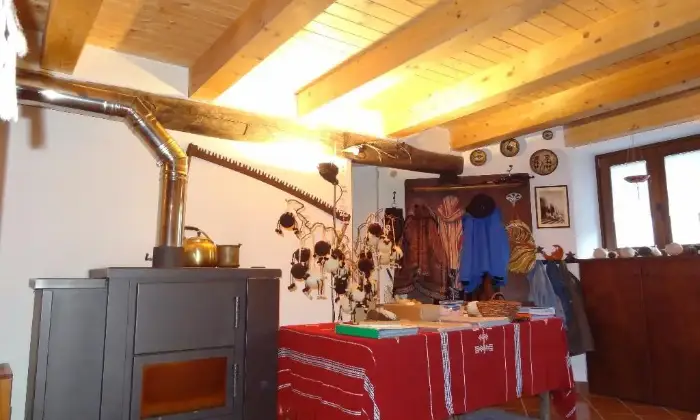 Rexer-Cittiglio-Porzione-di-casa-a-Vararo-per-raggiungere-la-frazione-c-una-provinciale-montana-in-salita-di-km-CUCINA