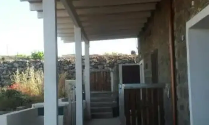Rexer-Pantelleria-Splendidi-dammusi-vista-mare-TERRAZZO