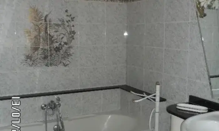Rexer-Fiumicino-Ampia-stanza-matrimoniale-ad-uso-singola-in-villa-BAGNO