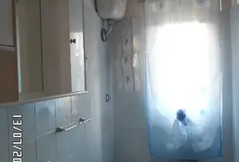 Rexer-Fiumicino-Ampia-stanza-matrimoniale-ad-uso-singola-in-villa-BAGNO