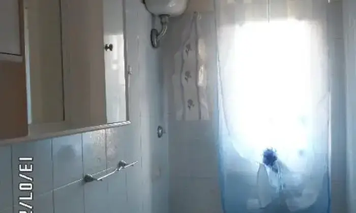 Rexer-Fiumicino-Ampia-stanza-matrimoniale-ad-uso-singola-in-villa-BAGNO