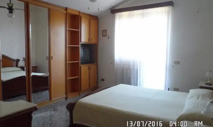 Rexer-Fiumicino-Ampia-stanza-matrimoniale-ad-uso-singola-in-villa-CAMERA-DA-LETTO