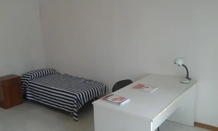 Rexer-Catania-Stanza-singola-ampia-e-luminosa-in-quadrivano-CAMERA-DA-LETTO