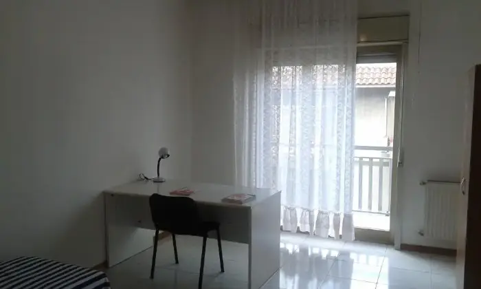 Rexer-Catania-Stanza-singola-ampia-e-luminosa-in-quadrivano-CAMERA-DA-LETTO