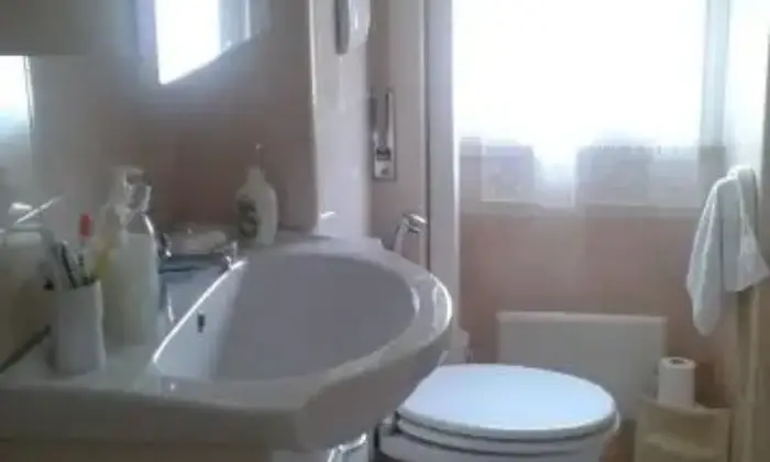 Rexer-Gaeta-Appartamento-a-passi-dal-mare-BAGNO