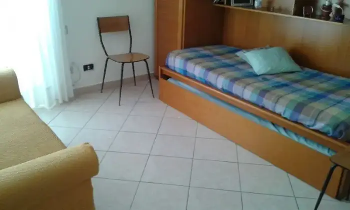 Rexer-Gaeta-Appartamento-a-passi-dal-mare-CAMERA-DA-LETTO