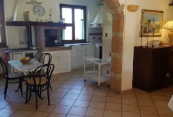 Rexer-Montecchio-Villa-stile-shabby-in-paesino-medioevale-SALONE