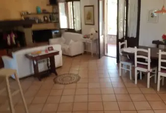 Rexer-Montecchio-Villa-stile-shabby-in-paesino-medioevale-SALONE