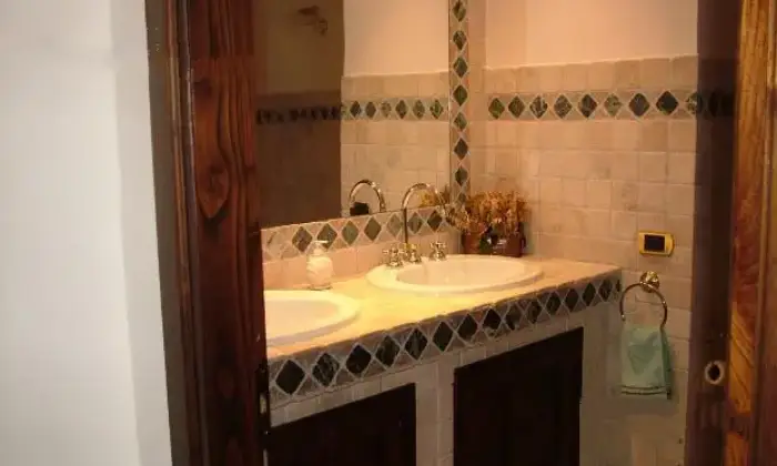 Rexer-Montecchio-Villa-stile-shabby-in-paesino-medioevale-BAGNO