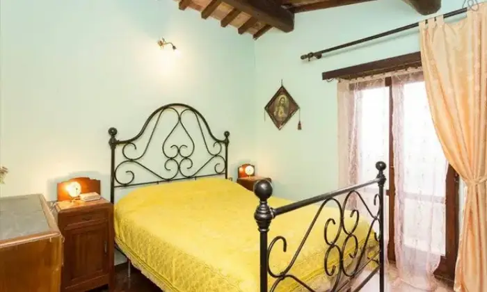 Rexer-marsciano-Graziosa-casa-in-castello-su-due-livelli-a-Km-da-Perugia-CAMERA-DA-LETTO