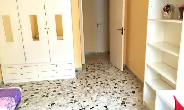 Rexer-Roma-Affittasi-stanza-singola-CAMERA-DA-LETTO