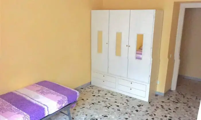 Rexer-Roma-Affittasi-stanza-singola-CAMERA-DA-LETTO