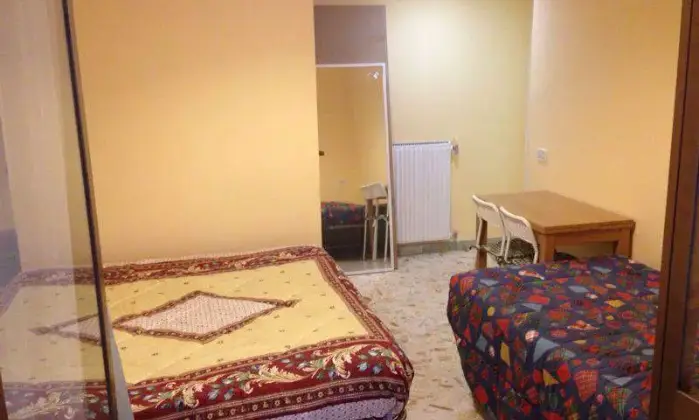 Rexer-Roma-Affittasi-monolocale-nei-weekend-CAMERA-DA-LETTO