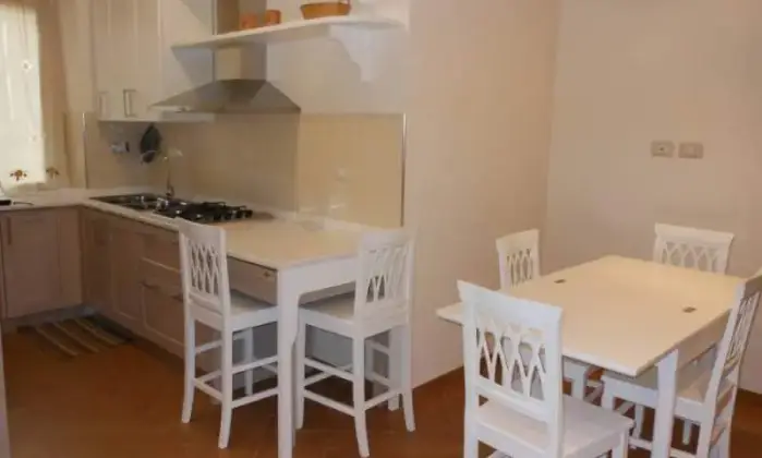 Rexer-Roma-Arredato-con-charme-a-Roma-San-Giovanni-ristrutturato-CUCINA