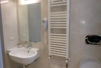 Rexer-Roma-Arredato-con-charme-a-Roma-San-Giovanni-ristrutturato-BAGNO
