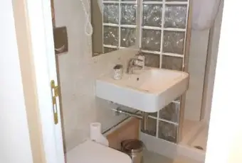 Rexer-Roma-Arredato-con-charme-a-Roma-San-Giovanni-ristrutturato-BAGNO