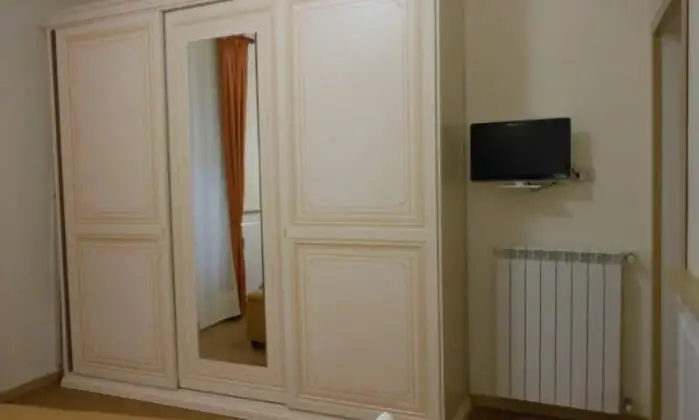 Rexer-Roma-Arredato-con-charme-a-Roma-San-Giovanni-ristrutturato-CAMERA-DA-LETTO