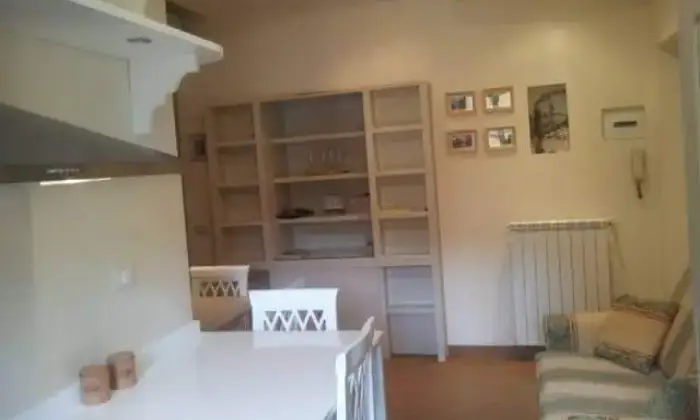 Rexer-Roma-Arredato-con-charme-a-Roma-San-Giovanni-ristrutturato-CUCINA