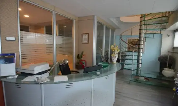 Rexer-roma-Ufficio-centro-medico-commerciale-affittasi-completamente-messo-a-nuovo-SALONE
