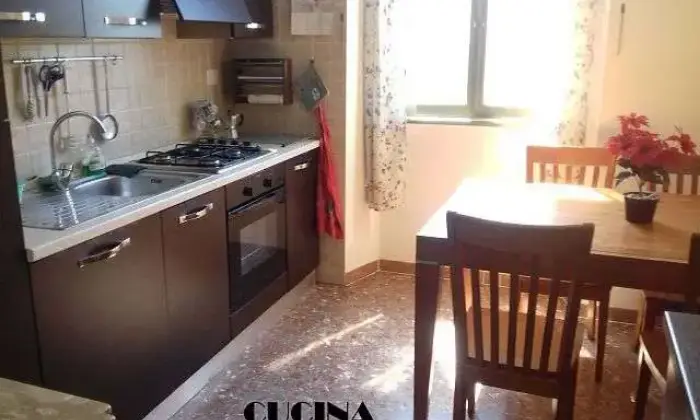 Rexer-Roma-Fittasi-appartamento-al-centro-di-roma-per-anno-CUCINA
