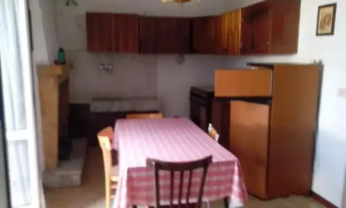 Rexer-Ischia-di-Castro-Affitto-di-trilocale-in-piazza-Immacolata-snc-Ischia-di-Castro-CUCINA