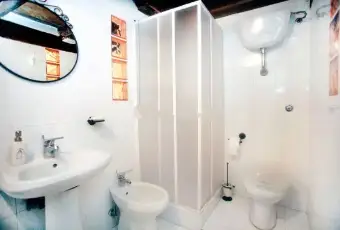 Rexer-Pescorocchiano-Affitto-di-bilocale-in-via-Della-Fonte-Pescorocchiano-mese-BAGNO