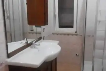Rexer-Roma-Camera-singola-donne-Zona-Finocchio-BAGNO