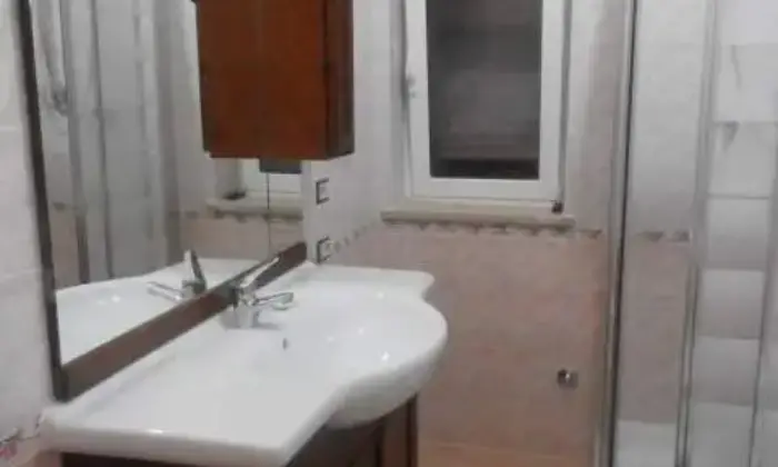 Rexer-Roma-Camera-singola-donne-Zona-Finocchio-BAGNO