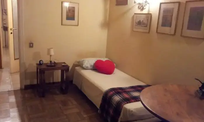 Rexer-Roma-Stanza-perfetta-per-Univ-Cattolica-Gemelli-Min-Farnesina-CAMERA-DA-LETTO